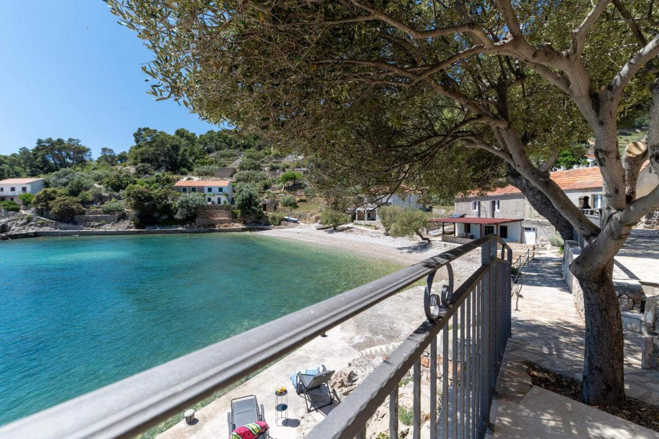 Seaside Cottage Maslina Gdinj Экстерьер фото